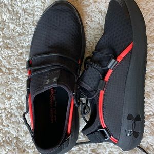 Run light tennis black and red UA